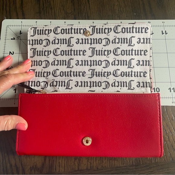 Juicy Couture Red Double Heart Quilted Wallet - Picture 3 of 4